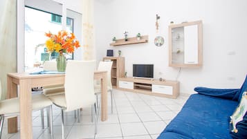 Quarto casal ou duplo exclusivo | Área de estar | TV de tela plana 32 polegadas com canais digitais, TV
