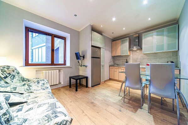 1 bedroom, desk, iron/ironing board, free WiFi