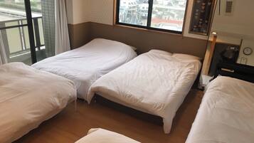 3 bedrooms, desk, iron/ironing board, free WiFi