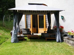Terrace/patio - Quiet countryside in the heart of the Livradois-Forez regional park. (Grandval)