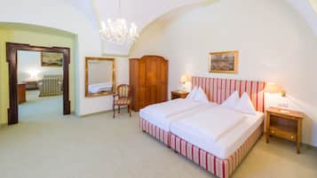 Apartment | Minibar, cribs/infant beds, free WiFi, bed sheets