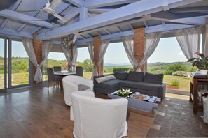 Familienvilla, Mehrere Schlafzimmer, Bergseite (Villa Borgiano) | Wohnbereich