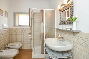 Family Villa, Multiple Bedrooms, Mountainside (Villa Borgiano) | Bathroom