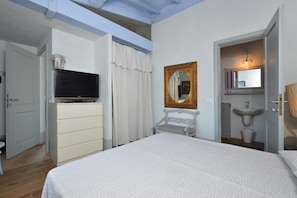 Familienvilla, Mehrere Schlafzimmer, Bergseite (Villa Borgiano) | 3 Schlafzimmer, Bügeleisen/Bügelbrett, kostenloses WLAN, Bettwäsche