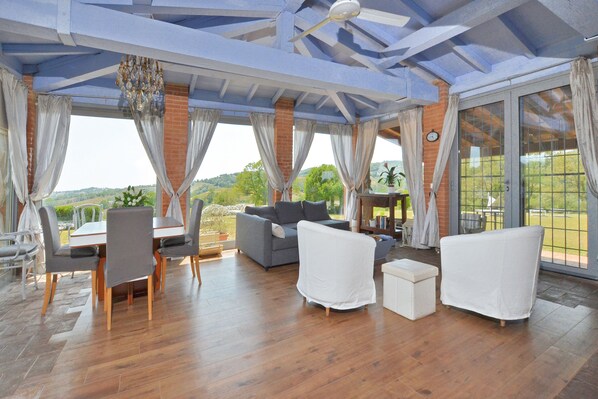 Téléviseur à écran plat de 21 po avec télévision numérique, téléviseur