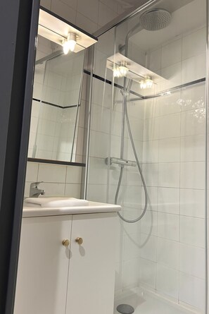 Hårtork och handdukar