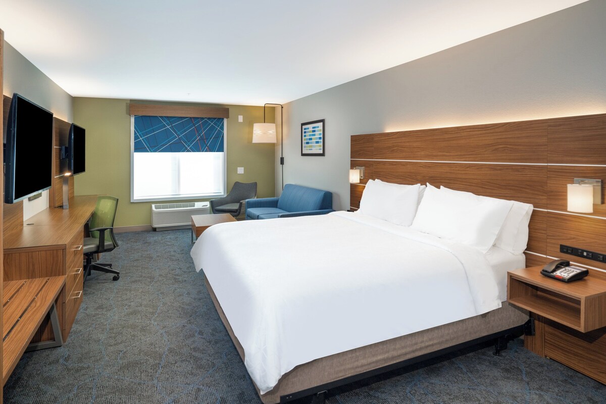 Suite, 1 très grand lit et 1 canapé-lit