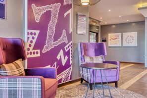 Reception - Premier Inn Saffron Walden (Saffron Walden)