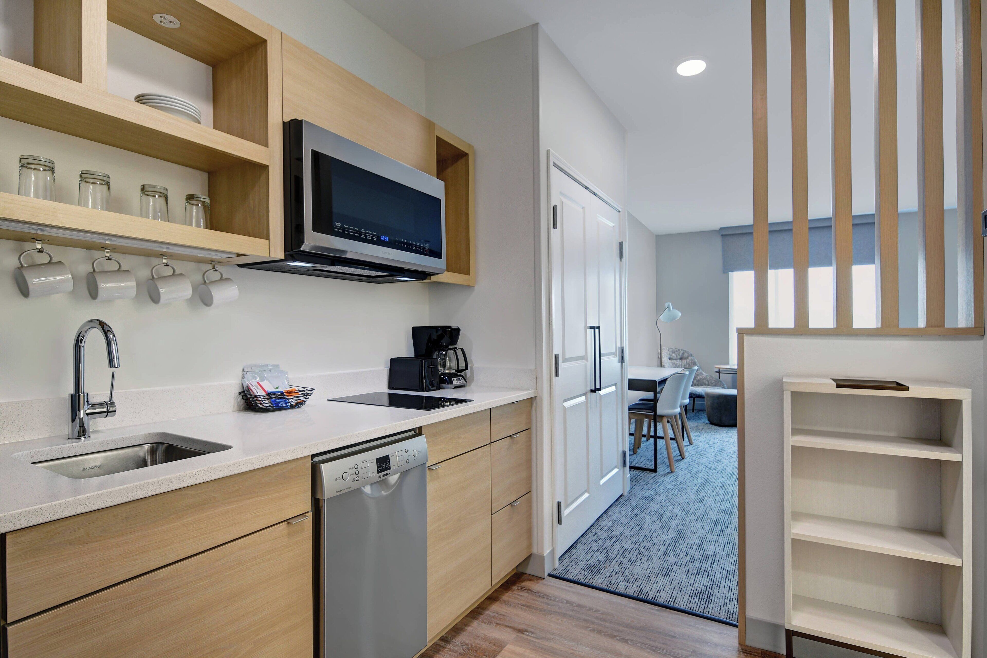 Fridge, microwave, stovetop, dishwasher