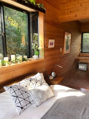 2 slaapkamers, een bureau, een strijkplank/strijkijzer, gratis wifi