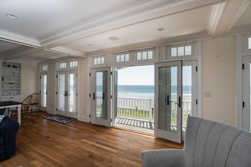 Drakes Island Beach Front Breathtaking Property : Oceanviews and Sandy Beach !