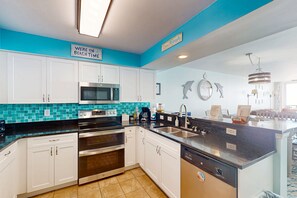 Fridge, microwave, oven, stovetop - 9th-floor oceanfront condo with indoor pool, balcony, central AC & full kitchen (North Myrtle Beach)