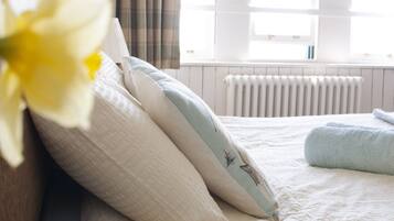 6 slaapkamers, een strijkplank/strijkijzer, wifi, beddengoed