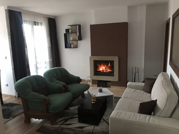 Smart TV, fireplace, video games, DVD player - Marina Apartment (Bansko)