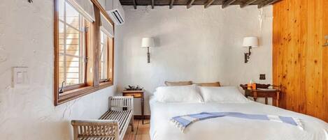 1 habitación, tabla de planchar con plancha, wifi gratis y ropa de cama