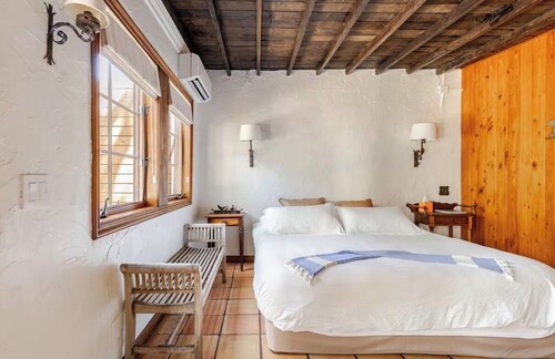 Guest Casita in Coconut Grove, Miami a block from Bay, Charming Spanish Style!
