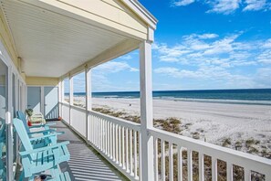 Property grounds - Corner Unit. Low Rise BEACHFRONT Condo! West End PCB! Sleeps 9! Walk to Carousel (Panama City Beach)