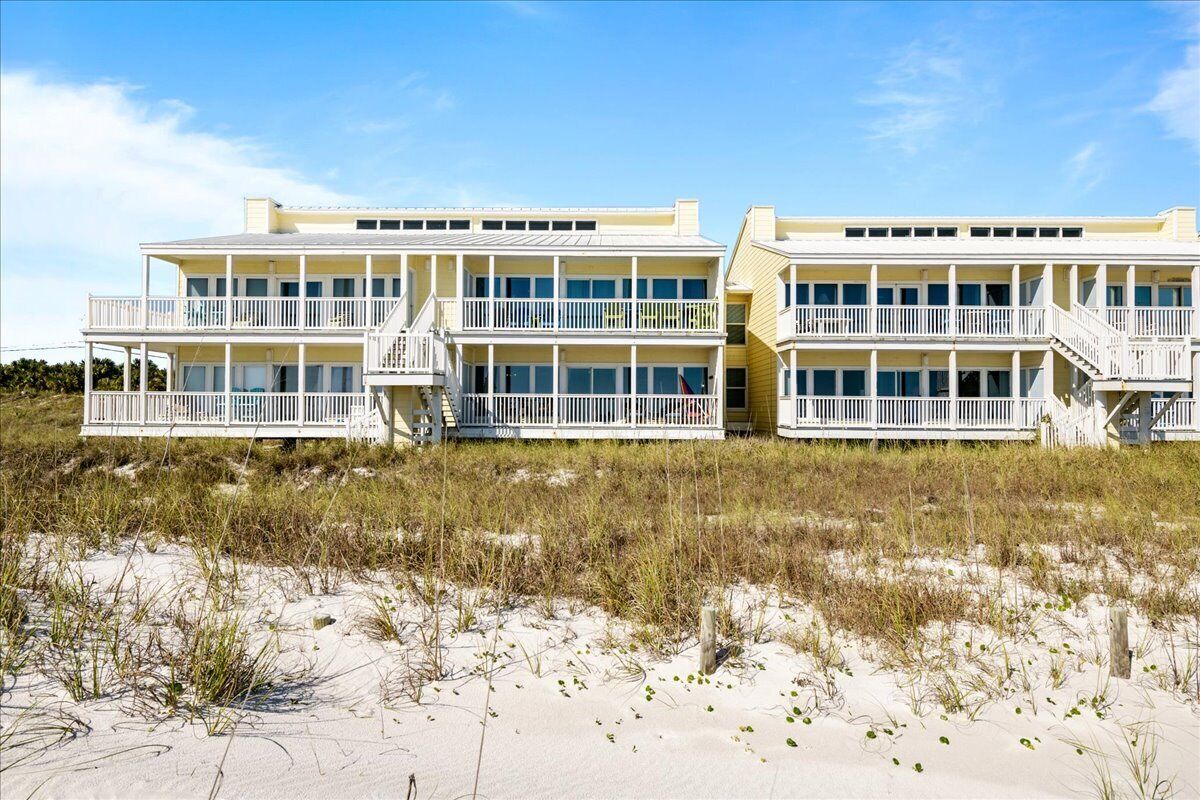 Harbor Arms #4 - Cozy ground floor flat on west end of PCB near Thomas Donuts!