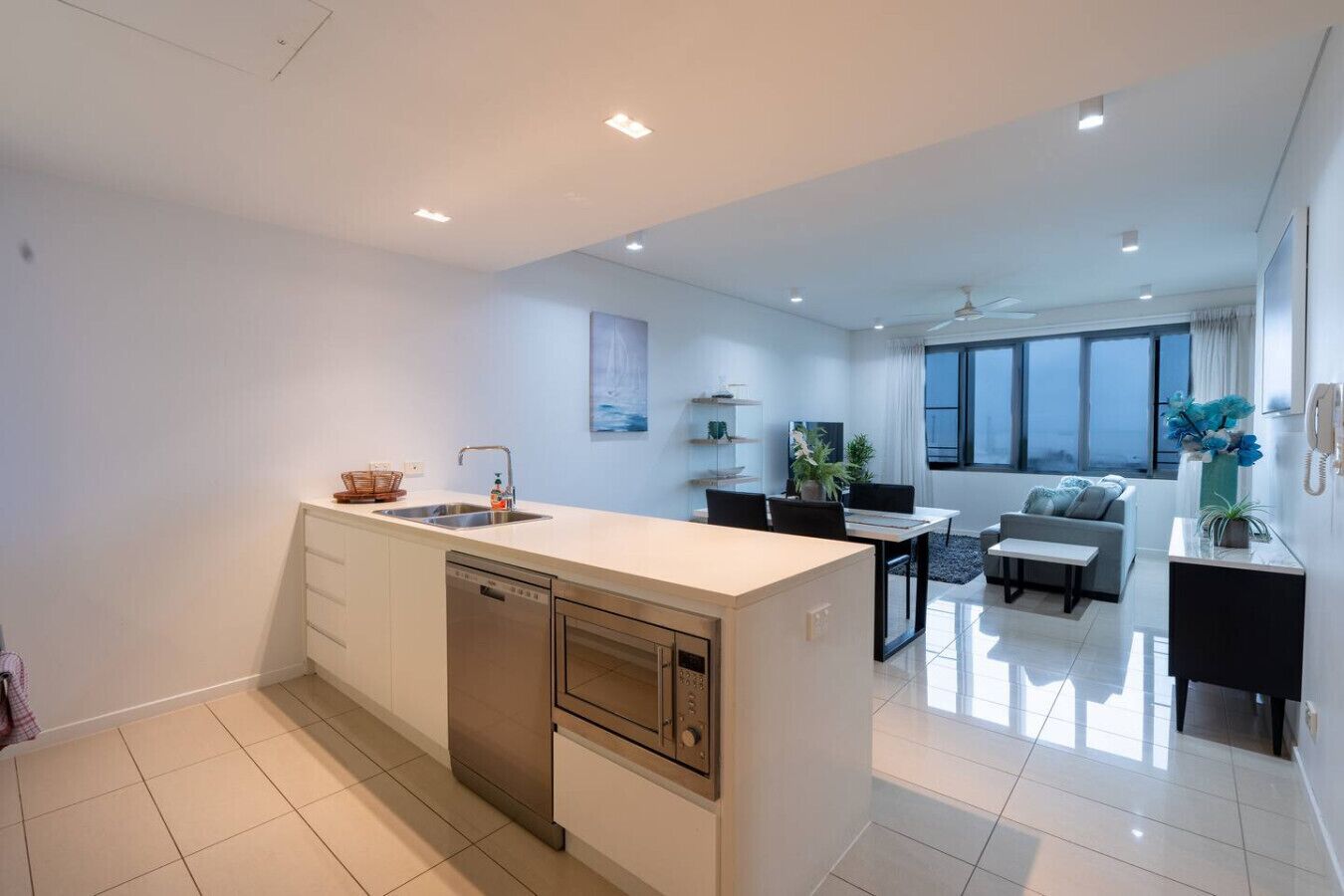 雪櫃、微波爐、焗爐、爐具