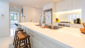 茶具/咖啡用具、冰箱、微波炉、烤箱