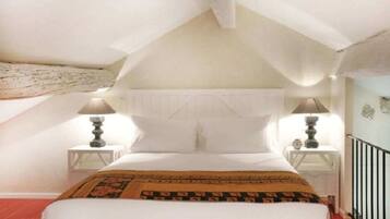 2 bedrooms, iron/ironing board, WiFi