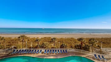 Een binnenzwembad, een verwarmd zwembad