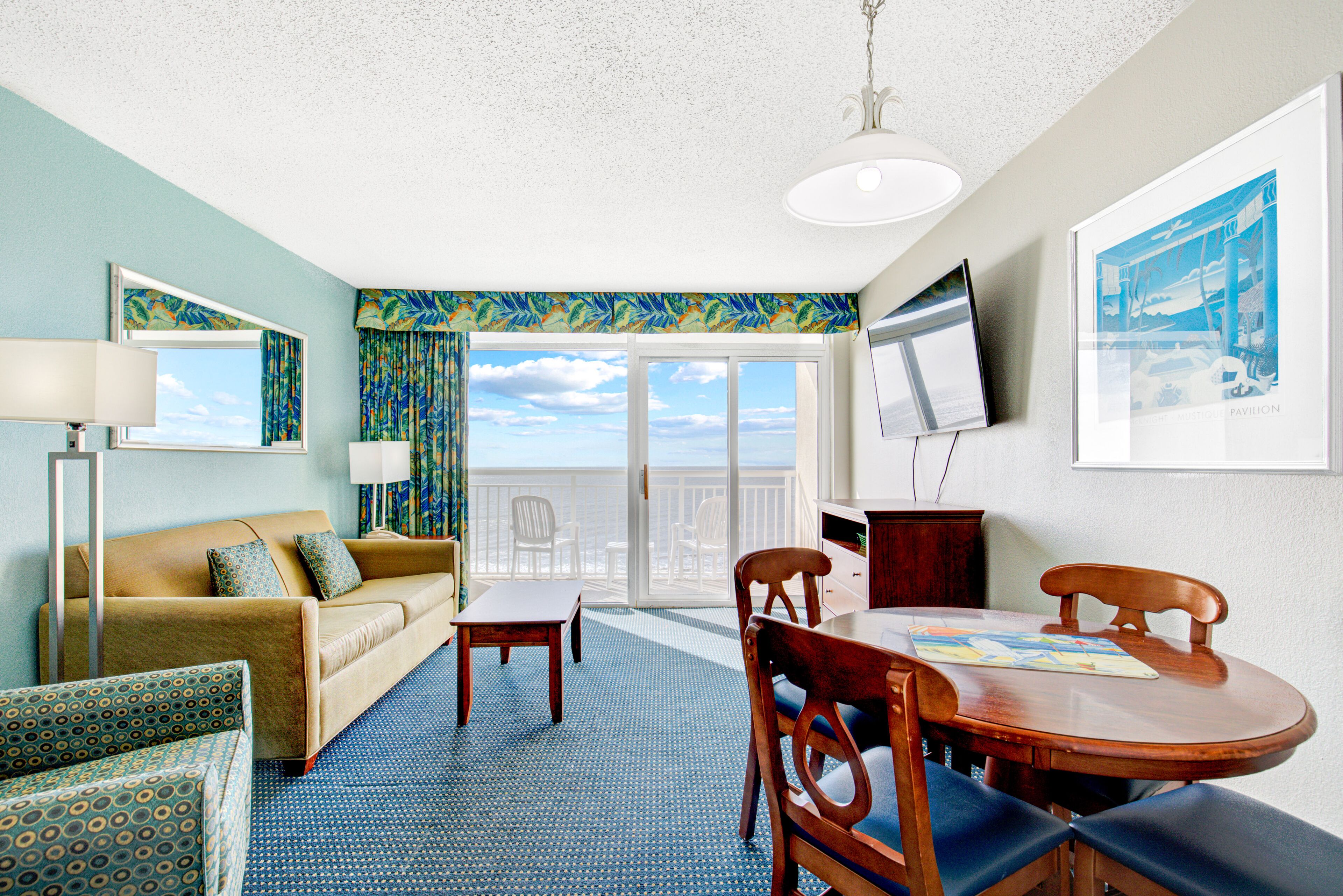 Télévision, lecteur de DVD, vidéothèque