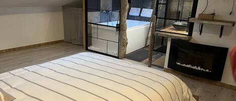 2 bedrooms, desk, iron/ironing board, travel cot