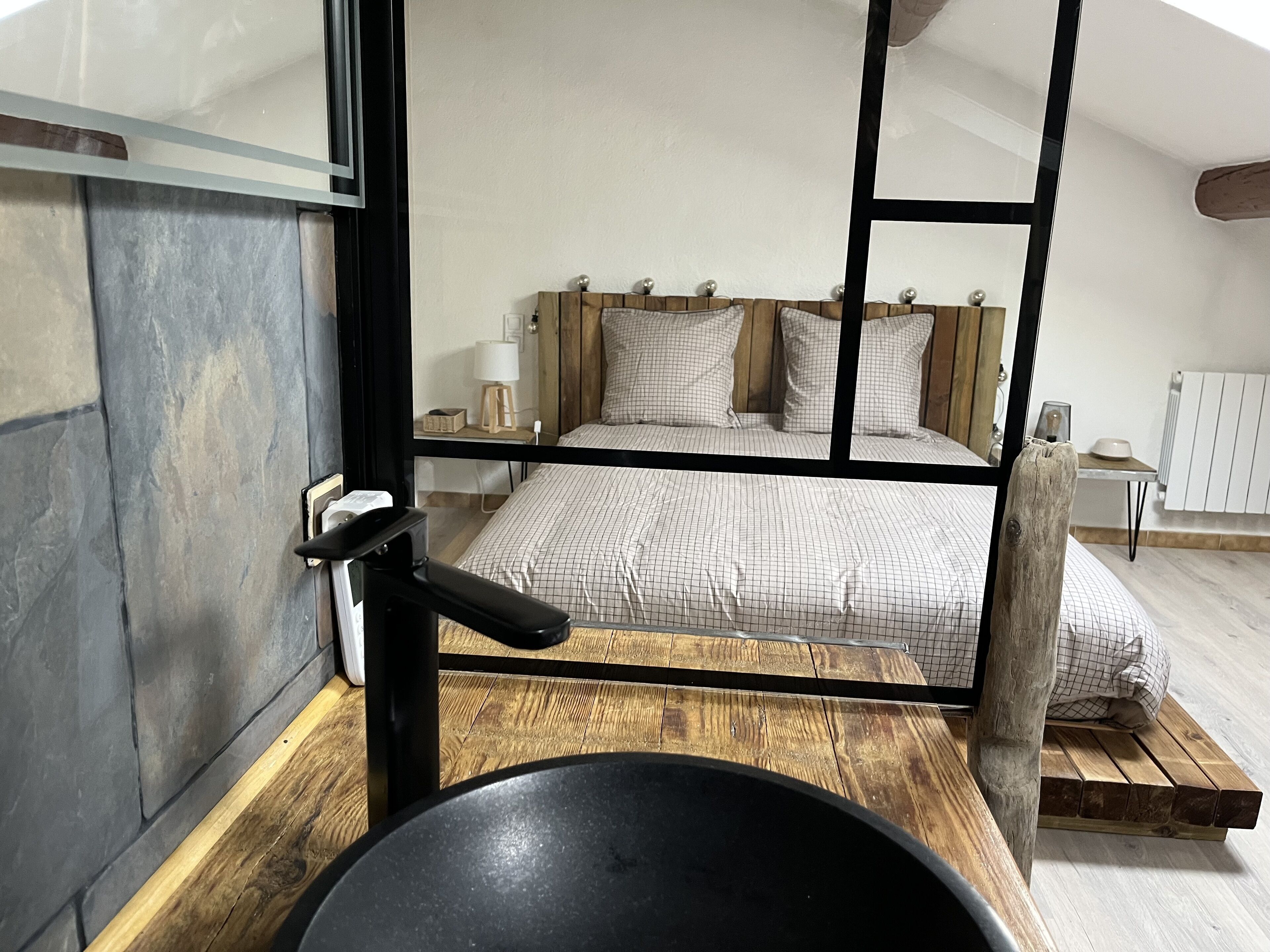 2 bedrooms, desk, iron/ironing board, travel cot