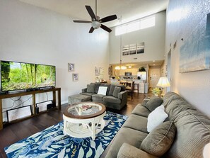 Smart TV, books, stereo - Stylish Lakefront, King Bed Suite, Sunset View, Pool, Boat Slip, PrivateTopFloor (Osage Beach)