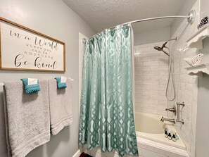 Combined shower/bathtub, hair dryer, towels, soap - Stylish Lakefront, King Bed Suite, Sunset View, Pool, Boat Slip, PrivateTopFloor (Osage Beach)