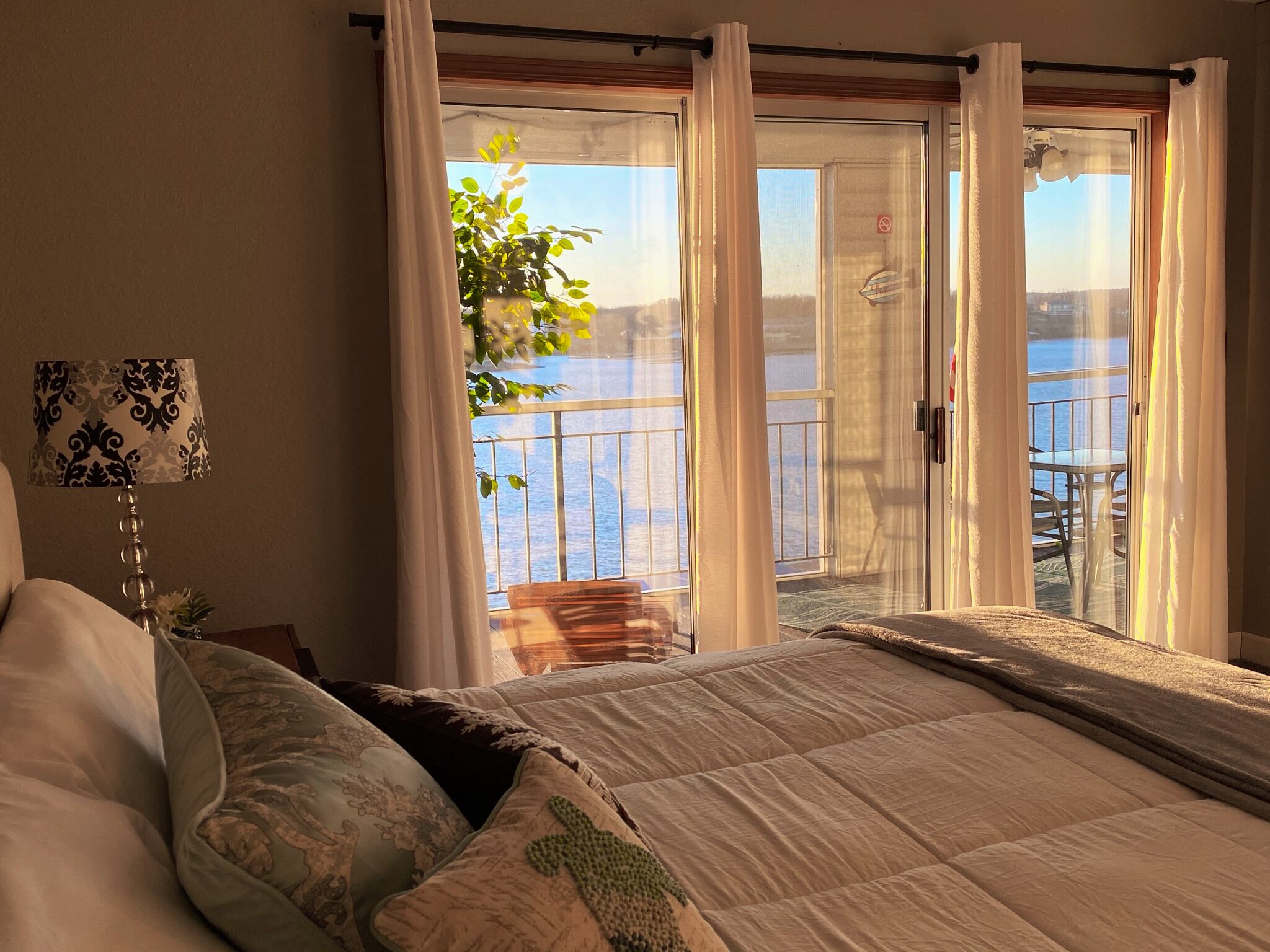 2 室のベッドルーム、低刺激性寝具、低反発ベッド、セーフティボックス (室内)