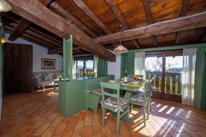 Familienapartment, 2 Schlafzimmer, Bergseite (Liano Rosa-view lake & parking) | Speisen