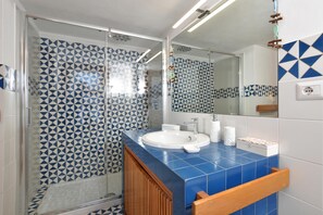 Family Villa, Multiple Bedrooms (Villa Ada) | Bathroom | Shower, hair dryer, bidet, towels - Villa Ada (Orbetello)