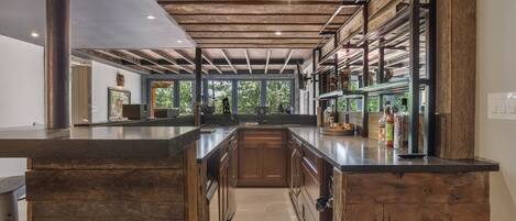 冰箱、微波炉、烤箱、炉灶