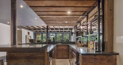 Lakefront Retreat, Private Dock, Kayak, 3 Decks, Bar/Game Rm, Deep Water Cove