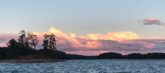 Lakefront Retreat, Private Dock, Kayak, 3 Decks, Bar/Game Rm, Deep Water Cove