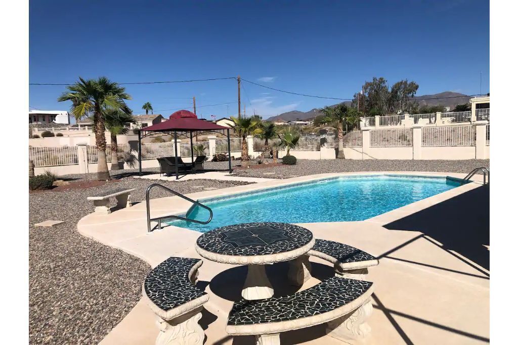 Come & Enjoy Our Cozy Pool Home