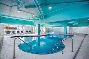 Alberca techada y alberca climatizada