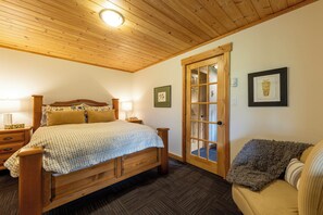 3 slaapkamers, een strijkplank/strijkijzer, reisbedje, gratis wifi