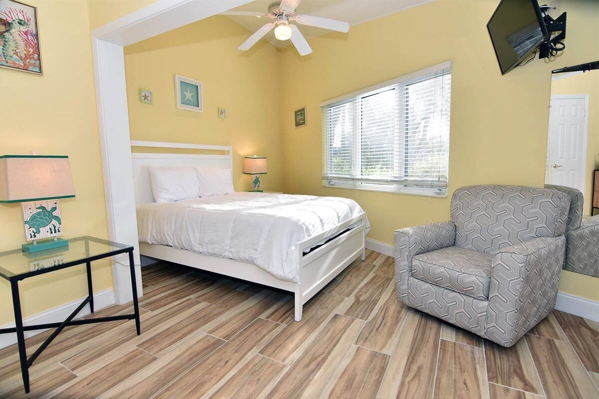 House (Palms of Sanibel Green Cottage) | 1 bedroom, desk, free WiFi, bed sheets