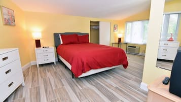 House (Palms of Sanibel Rose Cottage) | 1 bedroom, desk, free WiFi, bed sheets