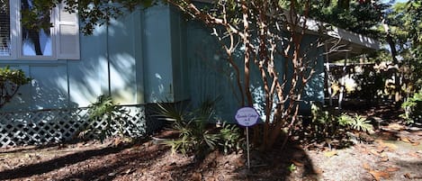 House (Palms of Sanibel Lavender Cottage) | Property grounds