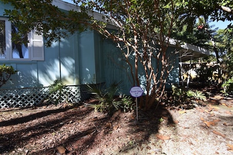 House (Palms of Sanibel Lavender Cottage) | Property grounds