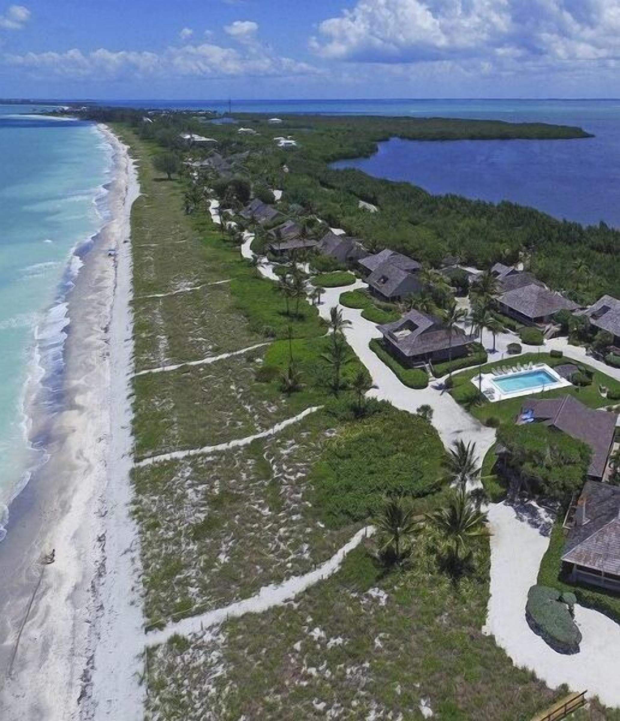 Ferienhaus (South Seas Beach House 29) | Strand | Am Strand, Sonnenschirme