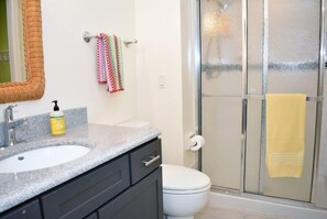 House (Gulf Pines) | Bathroom | Towels
