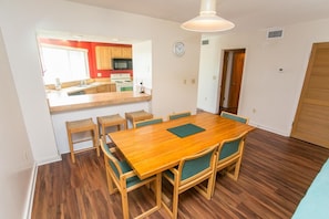 Apartment, Mehrere Betten (HIB-E203 Pool View 2 BR Free Tix 3 Po) | Eigene Küche