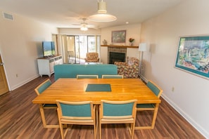 公寓客房, 多張床 (HIB-F101 Pool View 2 BR Free Tix 3 Po) | 私人廚房
