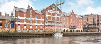 Cosy Riverside Apartment - Woodsmill Quay Free Parking