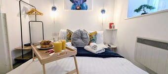 Cosy Riverside Apartment - Woodsmill Quay Free Parking